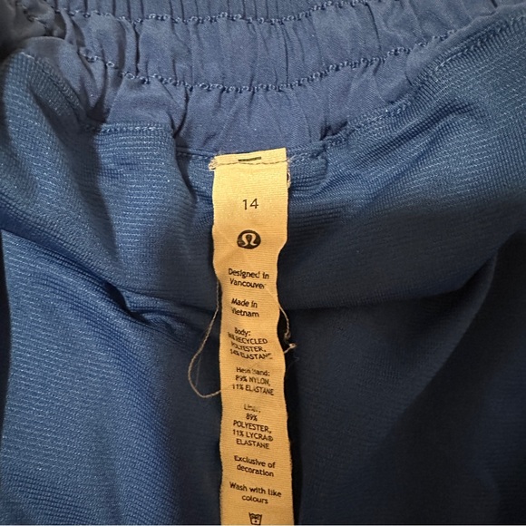 Lululemon Athletica Vibrant Hotty Hot Shorts - Picture 4 of 4